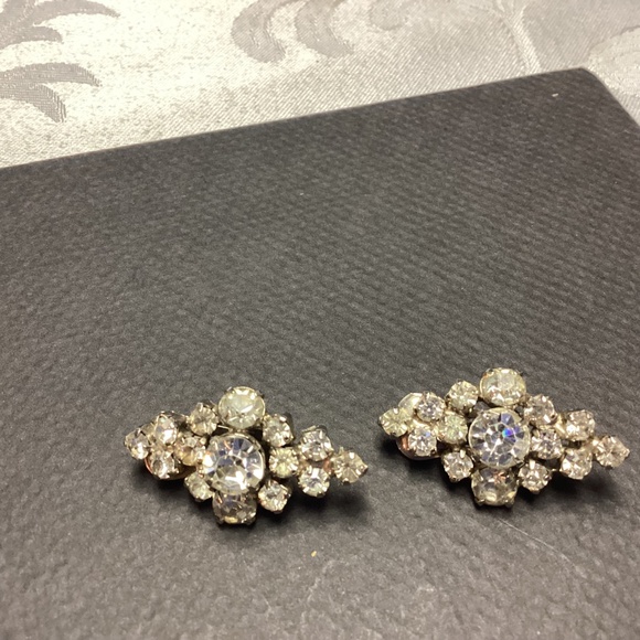 Rhinestone diagonal earrings, vintage clip MOMS COLLECTIONS BLING !!! - Picture 2 of 5